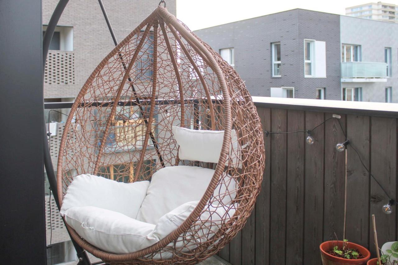 Spacious And Light-filled Nest With Balcony Apartment